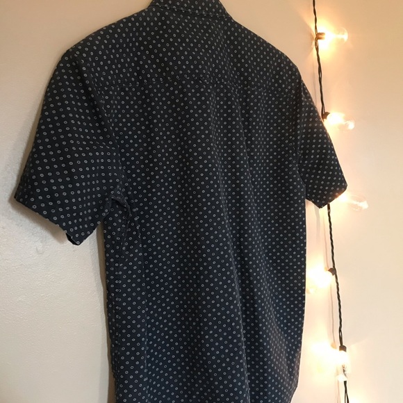 Button down size large - Picture 3 of 3
